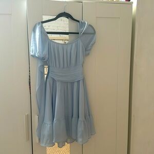 Great drew for dates or weddings. This is a cute worn once dress.
